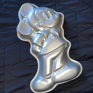 Vintage 1978 Mickey Mouse cake pan